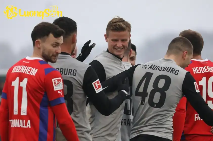 Ausburg vẫn là đội được đánh giá cao hơn một chút trong trận đấu này Ausburg vẫn là đội được đánh giá cao hơn một chút trong trận đấu này